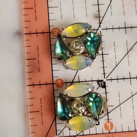 Rare 60's Schreiner Opaline Glass Clip-On Earrings Rhinestone Middle Stone 🔥 - Picture 6 of 6